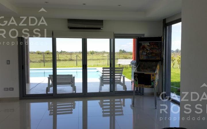 Importante Propiedad de Diseño Moderno a La Venta en Barrio La Horqueta, Canning - 2