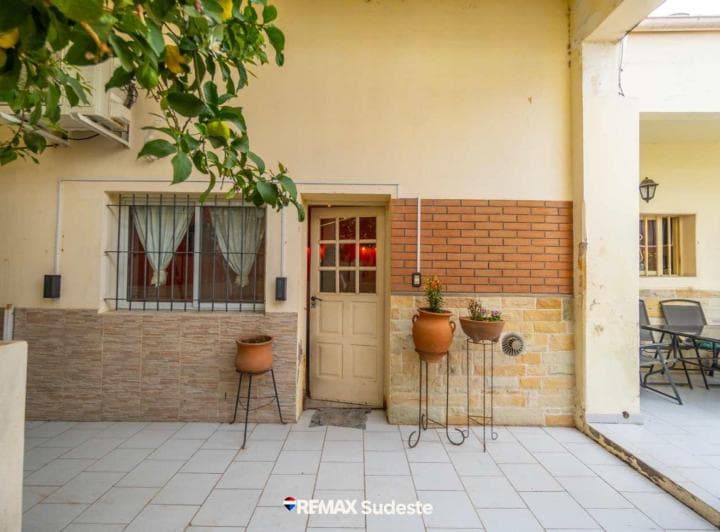 Venta Casa 3 Ambientes con Local y Depto Centro - 5