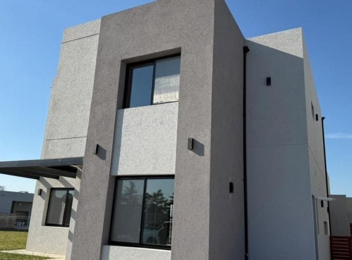 Casa en Venta en Barrio Privado Santa Elisa, Pilar del Este. - 2