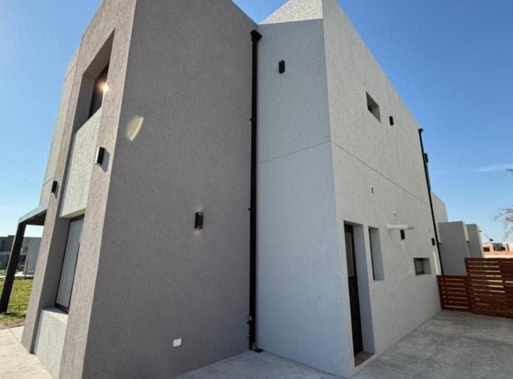 Casa en Venta en Barrio Privado Santa Elisa, Pilar del Este. - 4