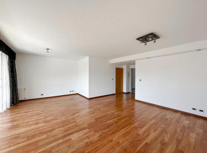 Departamento de 3 Dorm. con Cochera en Zona Río - 3