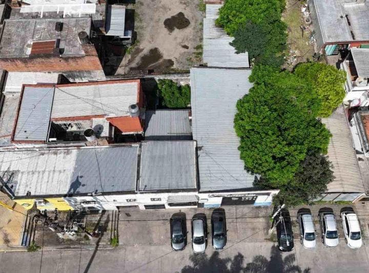 Venta Esquina Av Belgrano y Azcuenaga 560 m² - 5