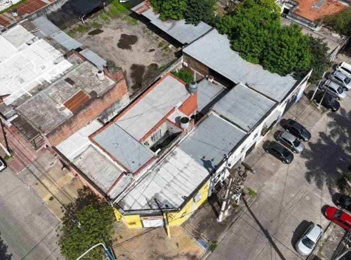 Venta Esquina Av Belgrano y Azcuenaga 560 m² - 4