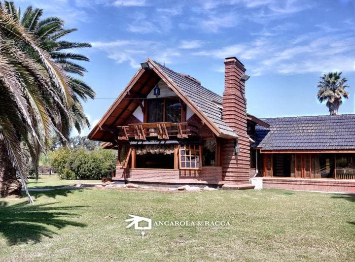 Espectacular Casa en Venta Sobre El Polo 1 de San Diego - 2