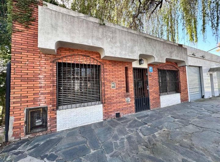 Venta Casa 4 Ambientes C/parque Jose Marmol - 2