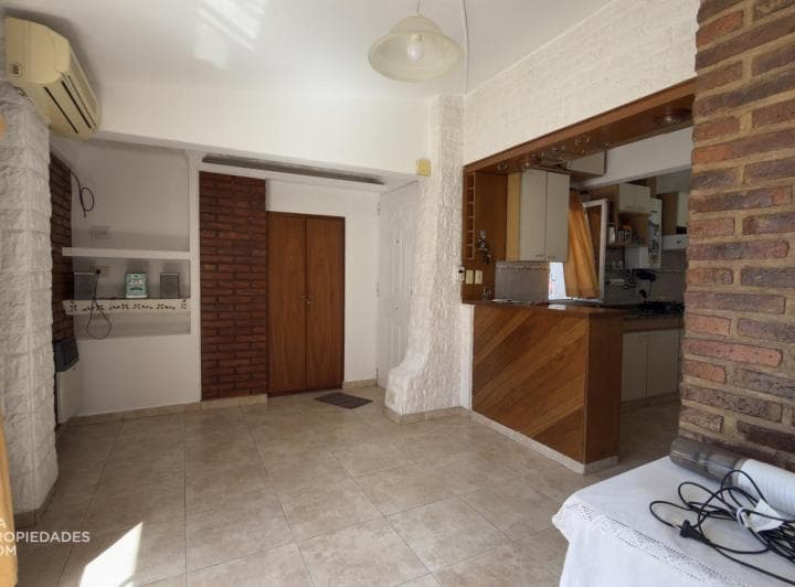 Casa de Dos Dorm. y Patio, con Local Comercial en Esquina. - 5