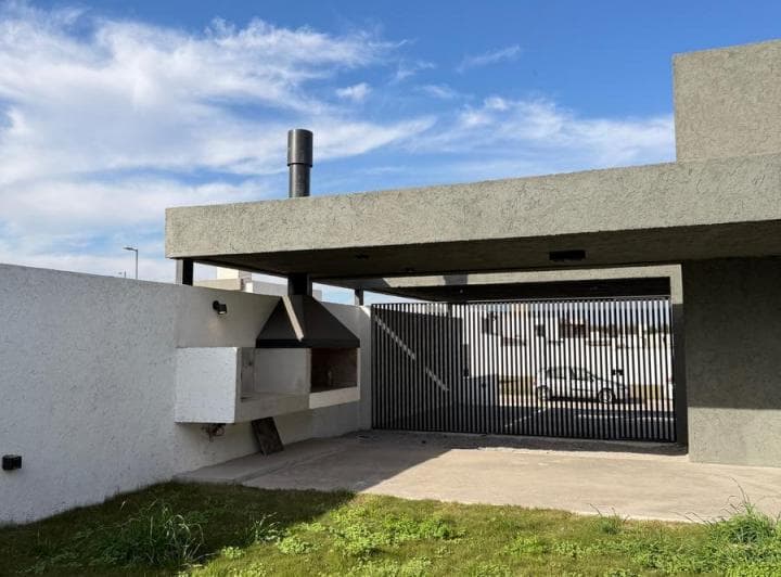 Casa en Venta 3 Dorm. Planta Baja en Distrito Sur - 4