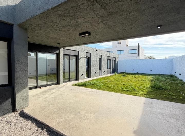 Casa en Venta 3 Dorm. Planta Baja en Distrito Sur - 5