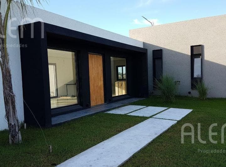 Casa de 5 Ambientes en Alquiler Temporal en Estancia Villa Maria Canning - 3