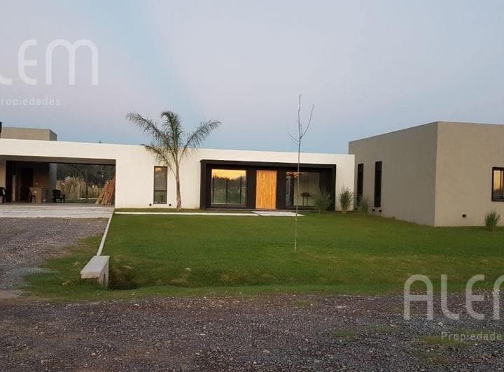 Casa de 5 Ambientes en Alquiler Temporal en Estancia Villa Maria Canning - 2
