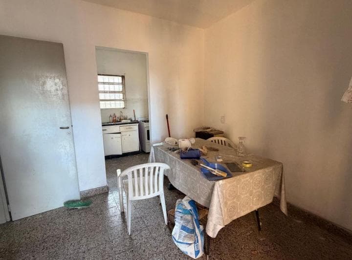 Casa a Refaccionar Sobre Amplio Lote - 2
