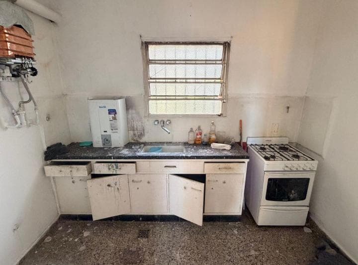 Casa a Refaccionar Sobre Amplio Lote - 4