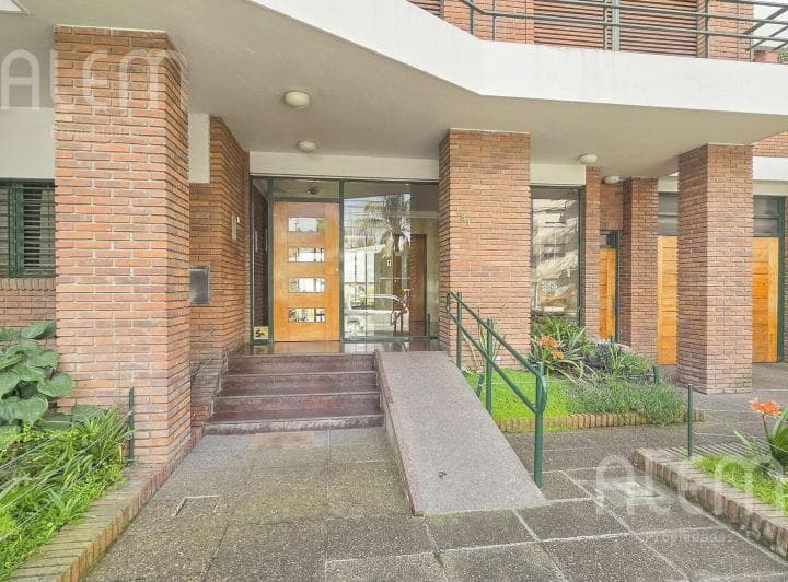Departamento 5 Ambientes en Venta en Lomas de Zamora Oeste - 2