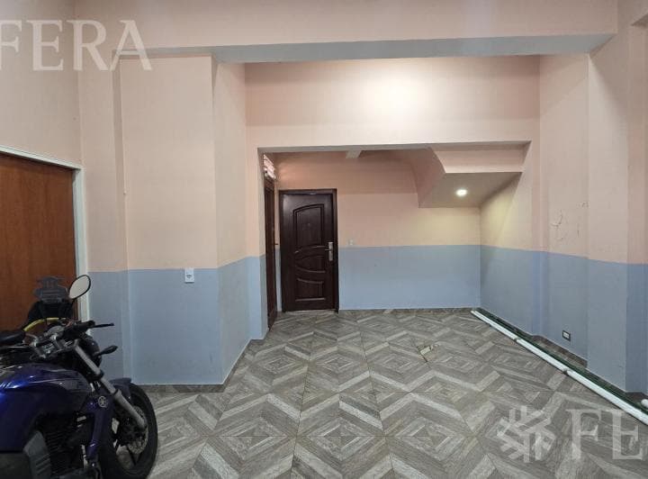 Venta Casa 5 Ambientes con Cochera en Sarandi - 3