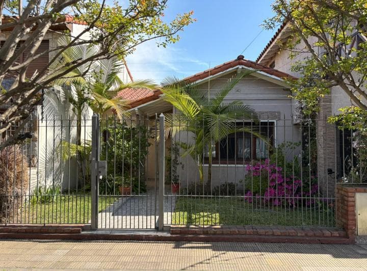 Casa - Venta - Banfield - 2