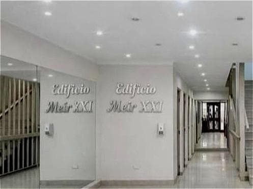 Venta Departamento 2 Ambientes Al Frente con Dependencia Patio y Balcon Centro - 2