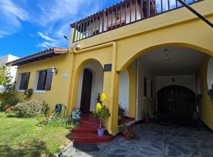 En Venta. Importante Casa de Cinco Ambientes - Santa Clara del Mar - 2