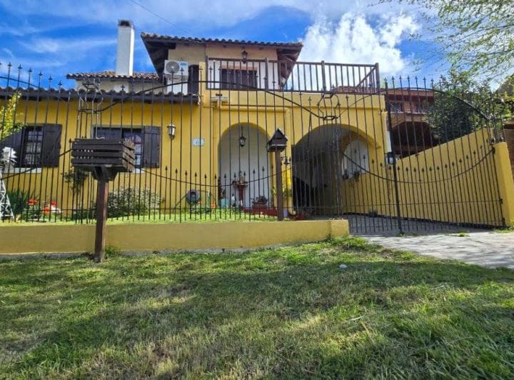 En Venta. Importante Casa de Cinco Ambientes - Santa Clara del Mar - 4