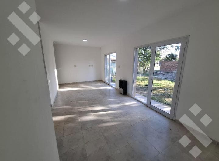 En Venta | Casa de 3 Dorm. | Barrio Villa Lida Plottier - 2