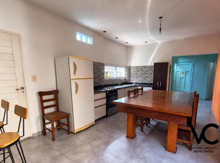 Venta - Casa de 4 Ambientes con Suite, Vestidor, Cochera, Patios y Terraza – Remedios de Escalada - 3