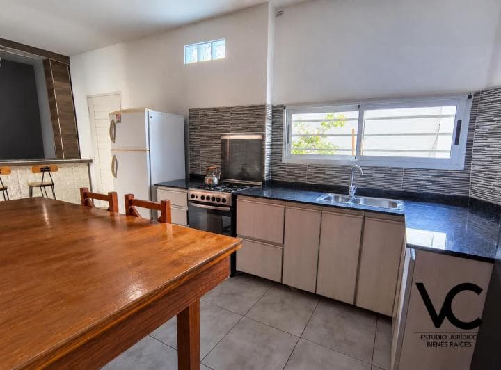Venta - Casa de 4 Ambientes con Suite, Vestidor, Cochera, Patios y Terraza – Remedios de Escalada - 5