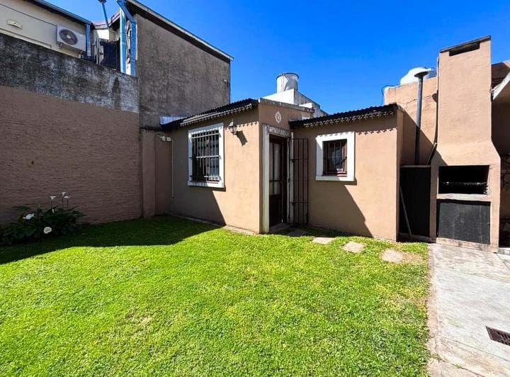 Casa en Venta, 2 Dorm., con Jardín - Martinez, San Isidro - 2