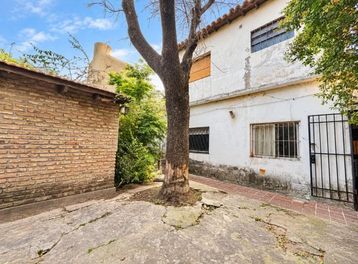 Casa + Departamento + Local en Venta Haedo Sur - 4