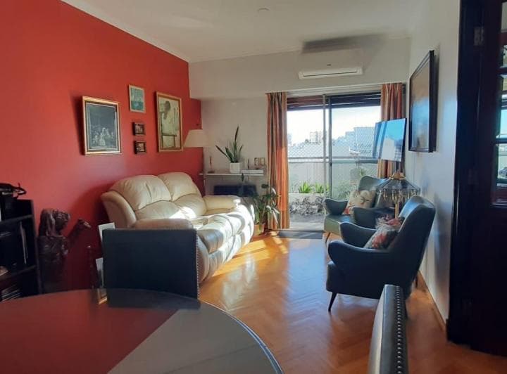 Excelente 3 Ambientes, Piso Alto, Vista Abierta y Balcón - 2