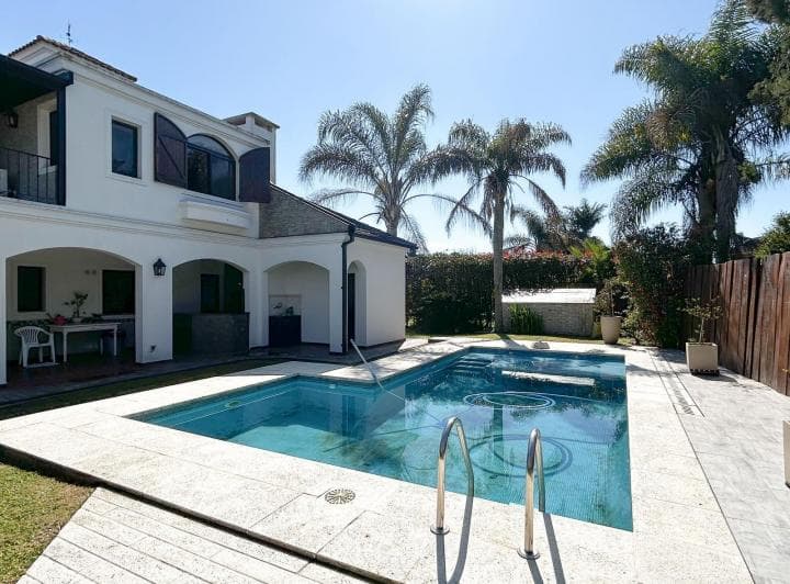 Casa en Venta, 5 Ambientes, Jardín y Pileta, en Rincón de La Costa, Tigre - 2