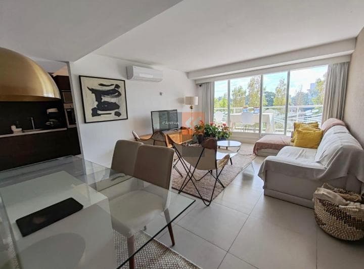 En Venta Apto 3 Dorm. en Torre de Categoría - 2