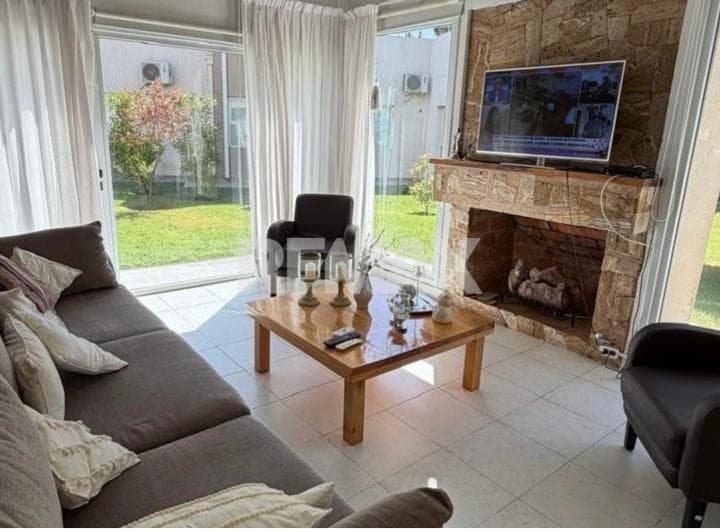 Casa en Venta 3 Dorm. - 5