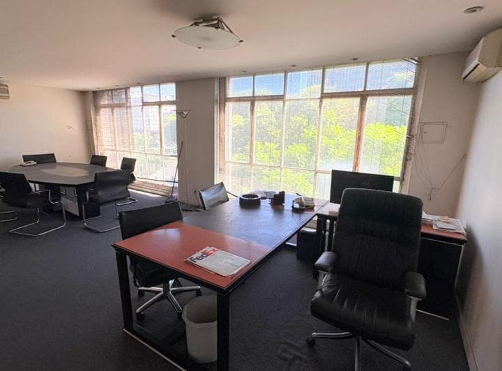 Venta Oficina con Caja Seguridad Tipo Bancaria, 154 m², Edificio de Categoria, Microcentro - 4