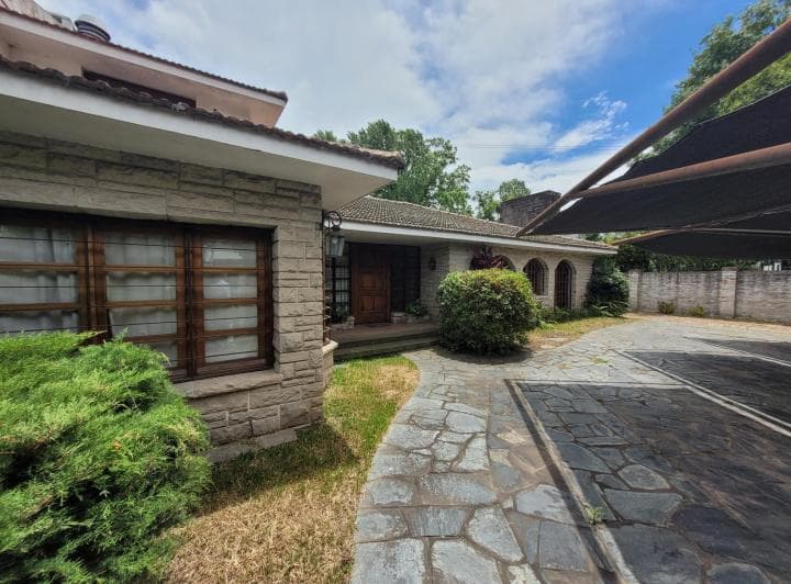 Chalet de Una Planta en Venta - Las Lomas de San Isidro - 2