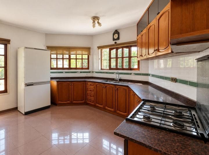 Venta Casa 4 Ambientes con Parque Pileta y Quincho - 3