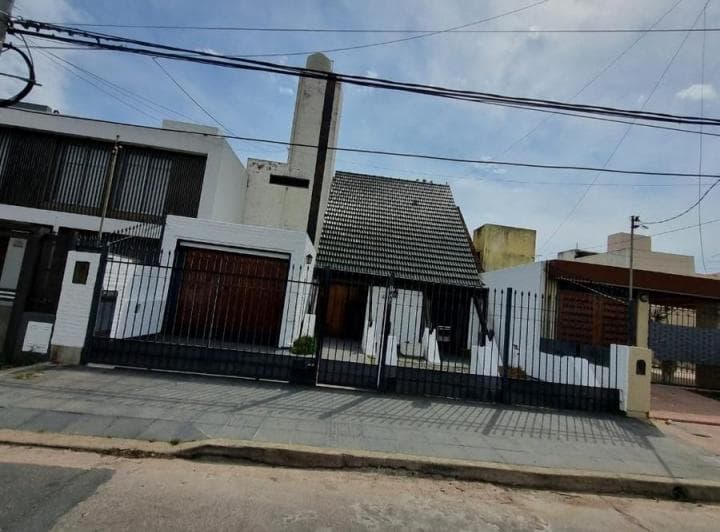 Casa en Maipú, 2* Sección, 3 Dorm., Pileta y Solárium. - 5