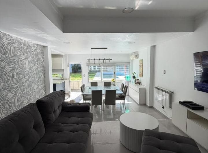 Venta de Casa de Categoría 7 Ambientes con Parque, Quincho y Cochera en Villa Lugano, Caba - 4
