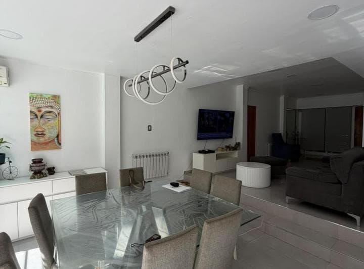 Venta de Casa de Categoría 7 Ambientes con Parque, Quincho y Cochera en Villa Lugano, Caba - 5