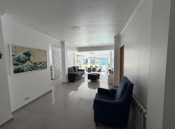 Venta de Casa de Categoría 7 Ambientes con Parque, Quincho y Cochera en Villa Lugano, Caba - 3