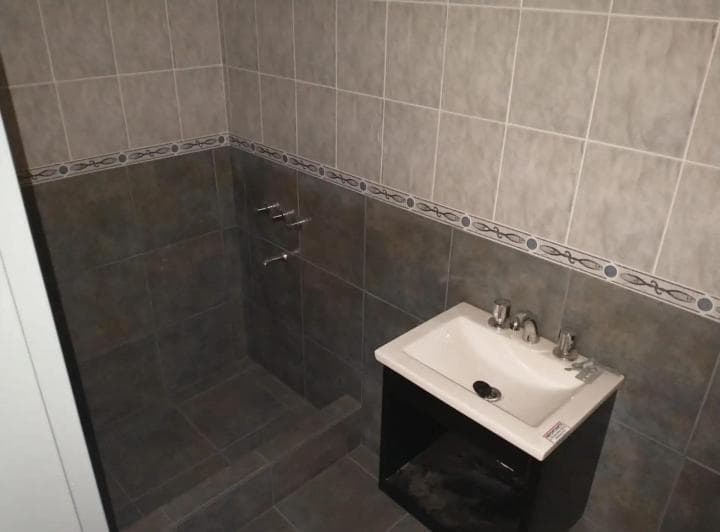 Casa de 80 m² con 2 Dorm. en Alquiler en William Morris - 4