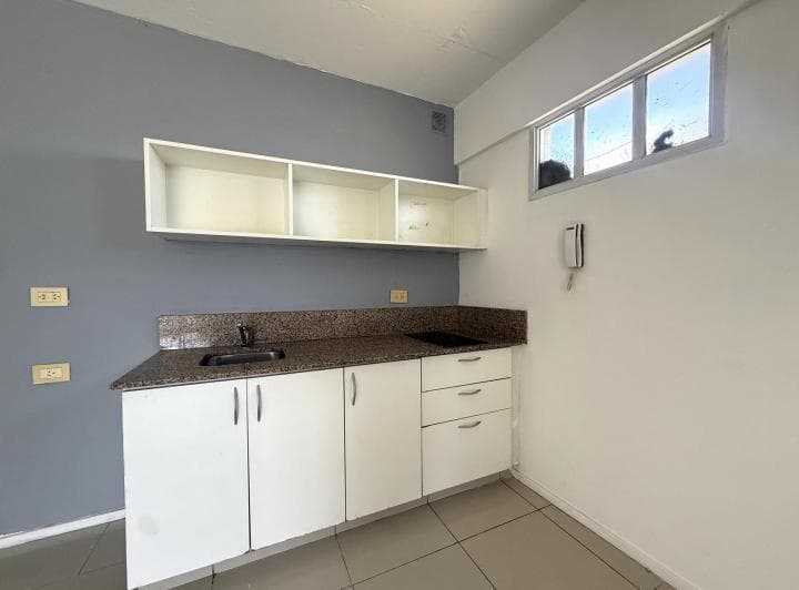 Venta Departamento Monoambiente Dividido en Haedo. - 2