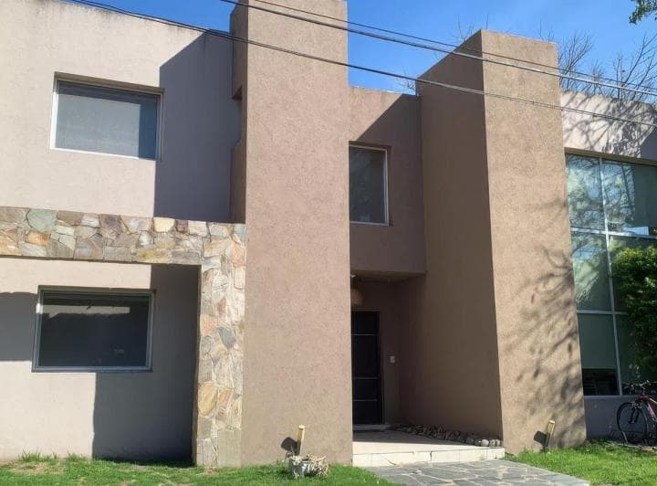 Casa en Venta - 4 Dorm. 4 Baños - Cochera - 760 m² - Loma Verde, Escobar - 2