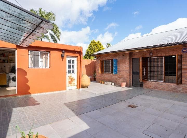 Venta Casa 6 Ambientes con Cochera, Patio y Parrilla - Villa Luzuriaga - 4