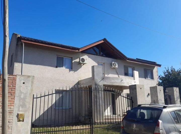 Casa en Venta - 3 Dorm. 3 Baños - Cochera - 600 m² - Villa Parque Sicardi, La Plata - 2
