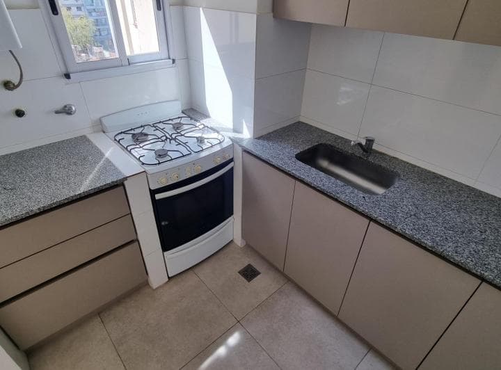 Excelente Departamento con Doble Balcón - 3