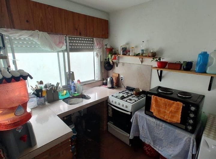 Venta Casa de 6 Amb. Entrada Auto y Amplio Terreno - 3