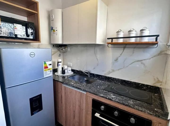 1 Ambiente Externo con Ventanal - Reciclado y Equipado. - 4