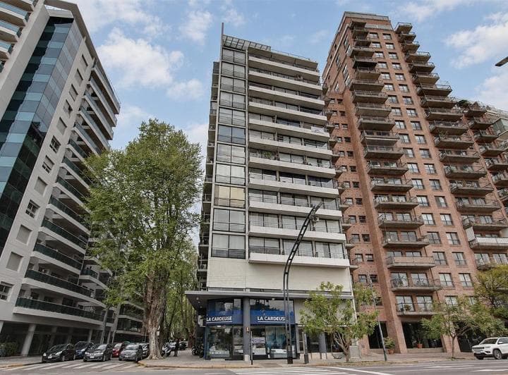 Muy Buen Apto Profesional en Excelente Torre Sobre La Av del Libertador. Lus Natural. Una Cochera. - 2