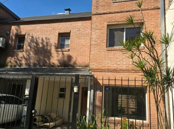 Impecable Dúplex con Playroom y Jardin de 3 Dorm en El Bajo de San Isidro Sin Expensas. - 2