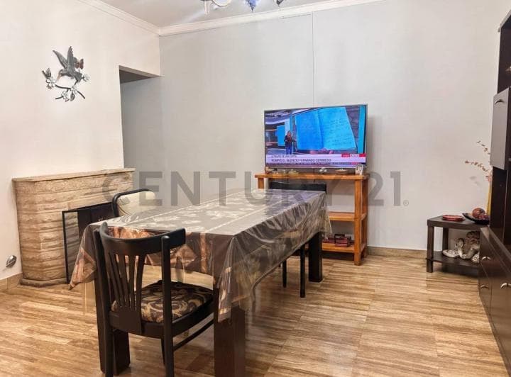 Casa 5 Amb. C/ Terraza y Cochera y Local Comercial - Villa del Parque - 3