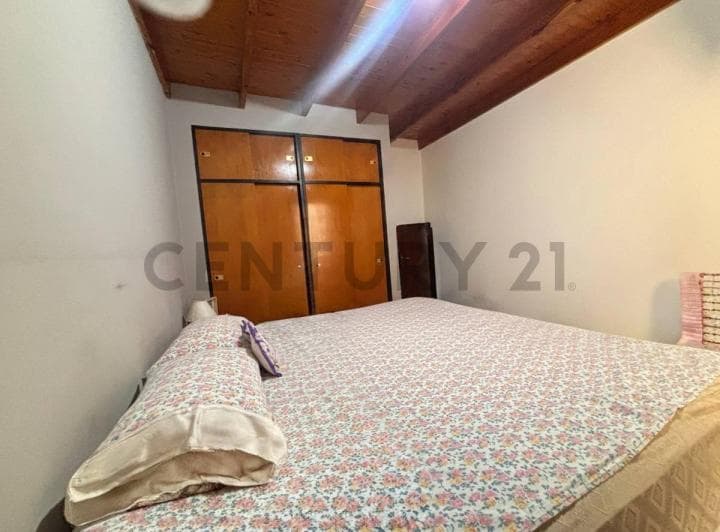 Casa 5 Amb. C/ Terraza y Cochera y Local Comercial - Villa del Parque - 2